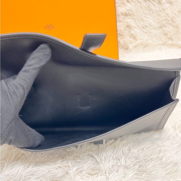 Authentic Hermes Jige elan 29 Clutch in Black Swift calfskin leather. - Picture 6 of 13